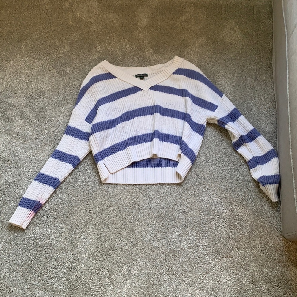 Women’s sweater💙🤍